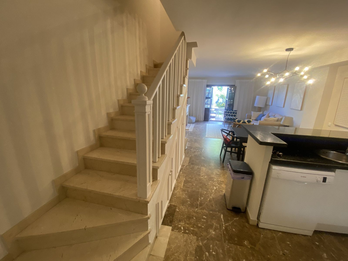 2 Bedroom Townhouse in Estepona - Photo 7
