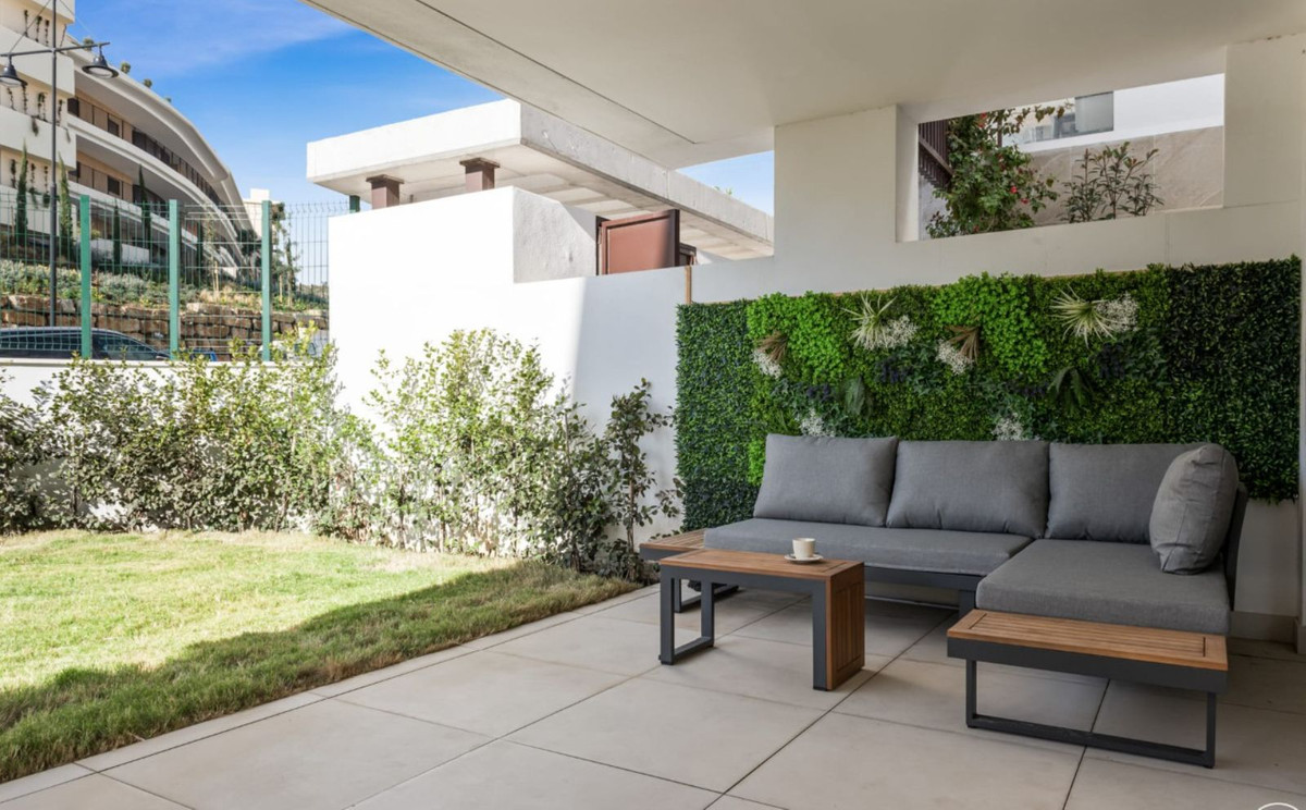2 Bedroom Apartment in Fuengirola - Photo 6