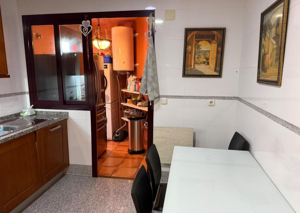2 Bedroom Apartment in Estepona - Photo 14