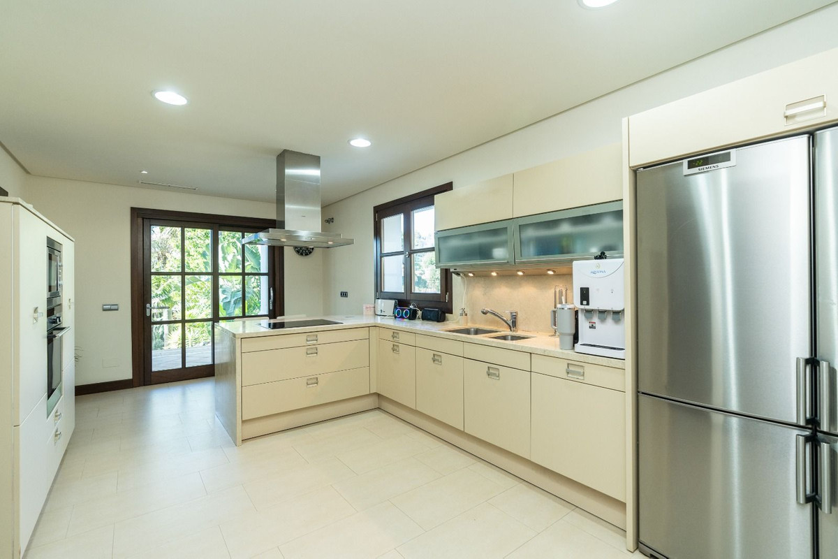 5 Bedroom Villa in Benahavís - Фото 4