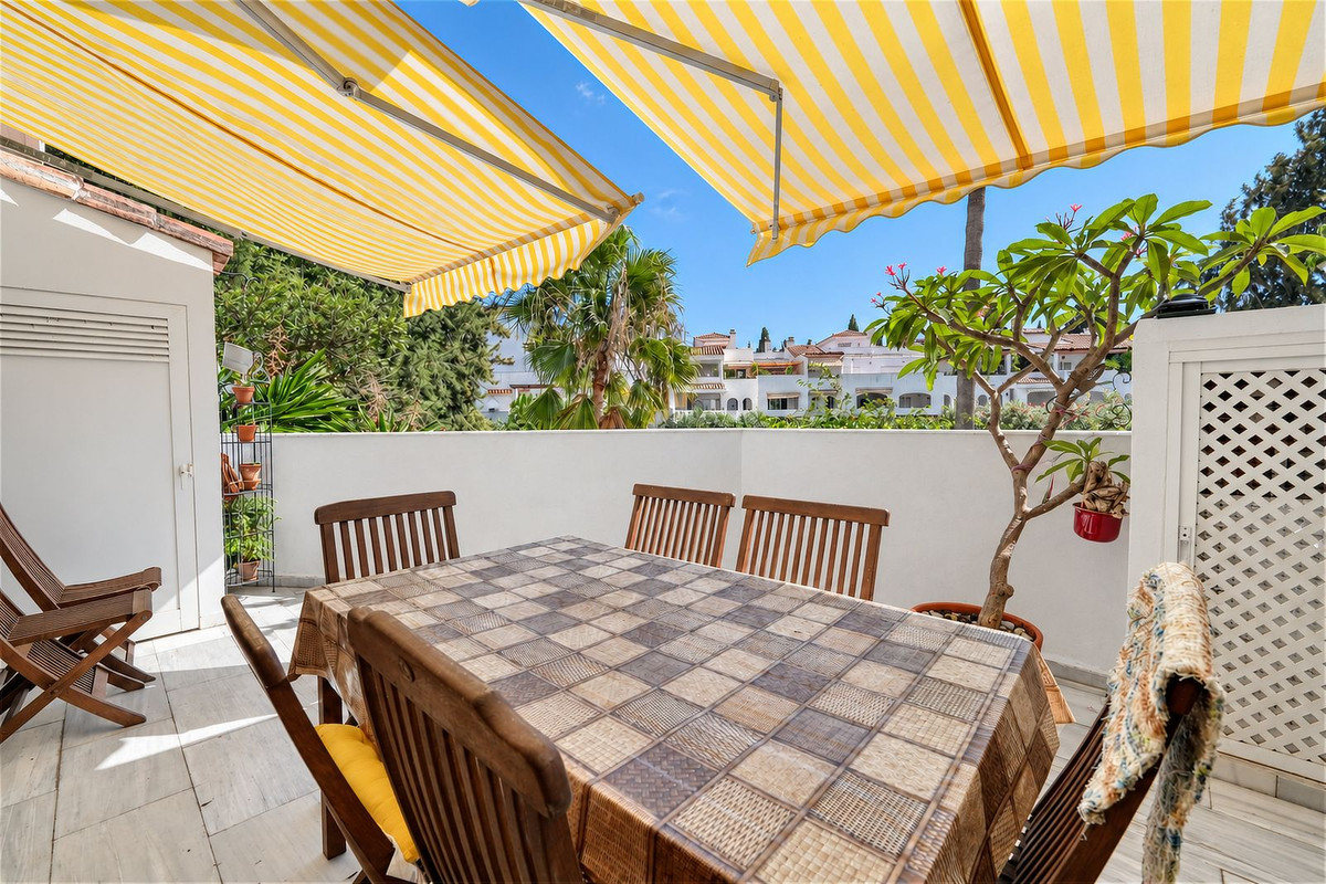 3 Bedroom Apartment in Marbella - Photo 3