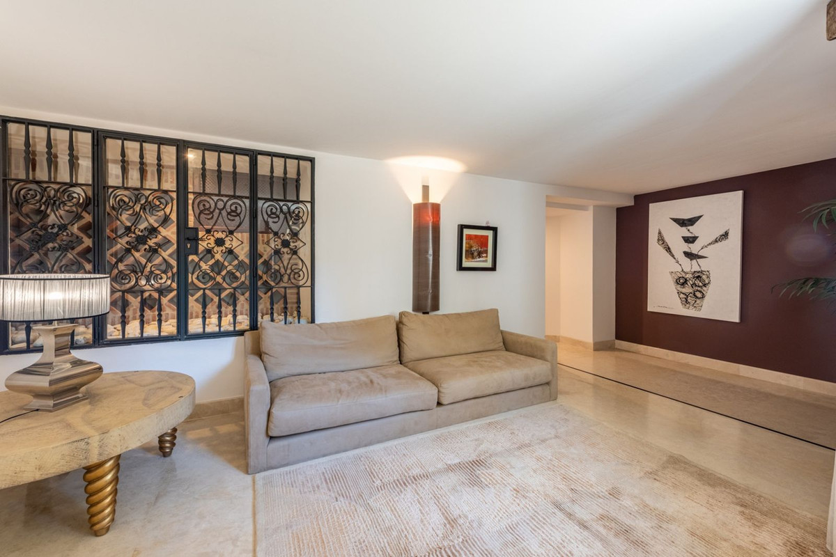 7 Bedroom Villa in Marbella - Photo 25