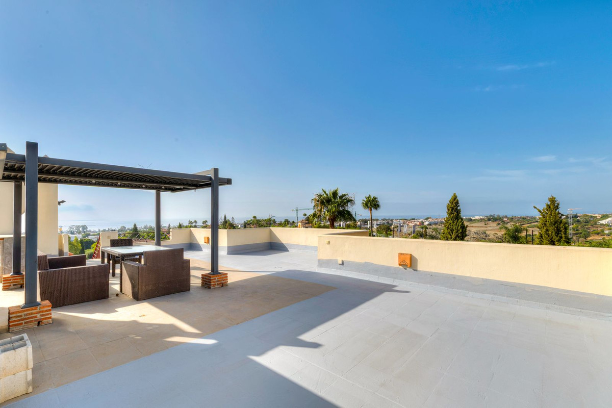 1 Bedroom Apartment in Benahavís - Photo 12