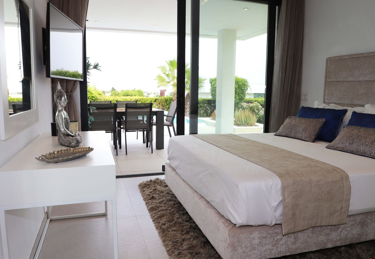 5 Bedroom Villa in Estepona - Photo 37