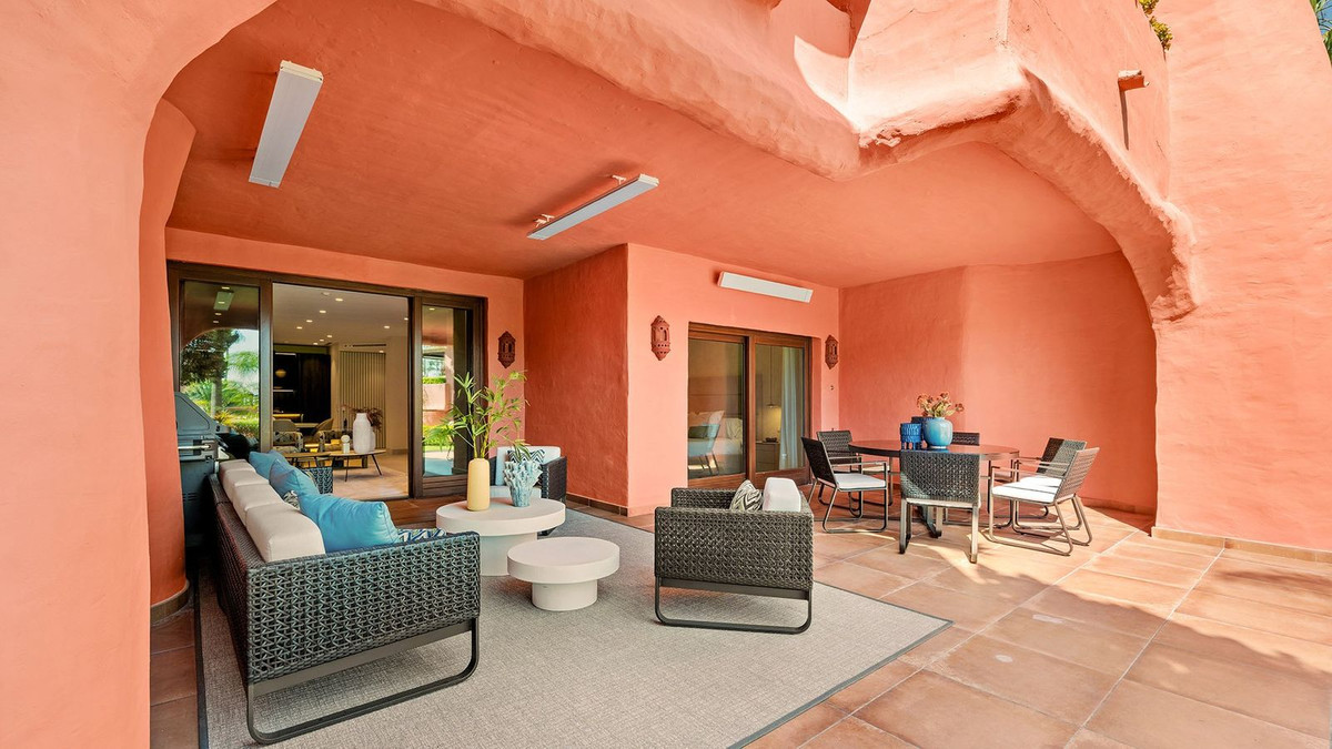 3 Bedroom Apartment in Estepona - Photo 33