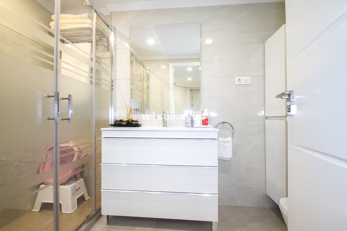 2 Bedroom Apartment in San Pedro de Alcántara - Фото 11