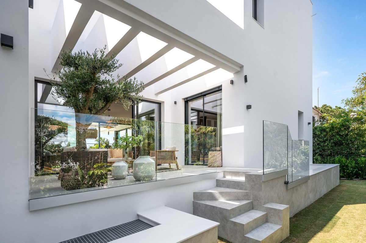 6 Bedroom Villa in Marbella - Photo 22