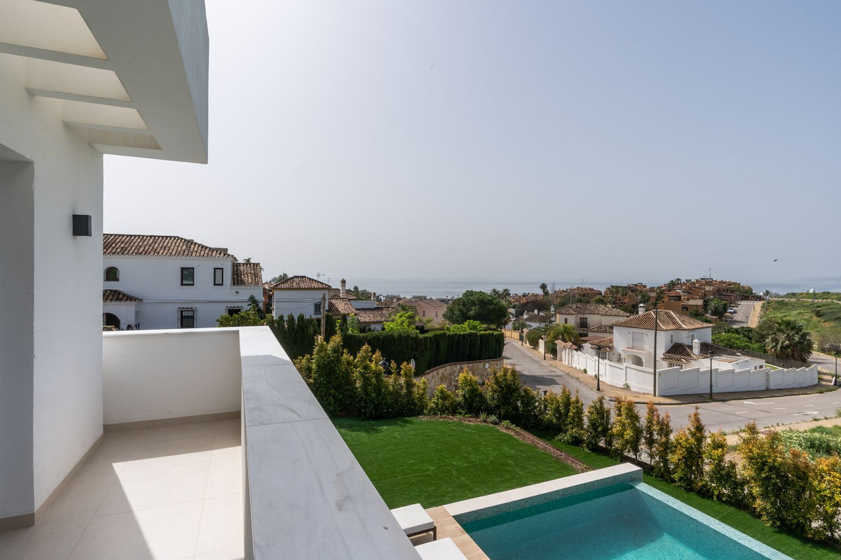 3 Bedroom Villa in Estepona - Photo 44