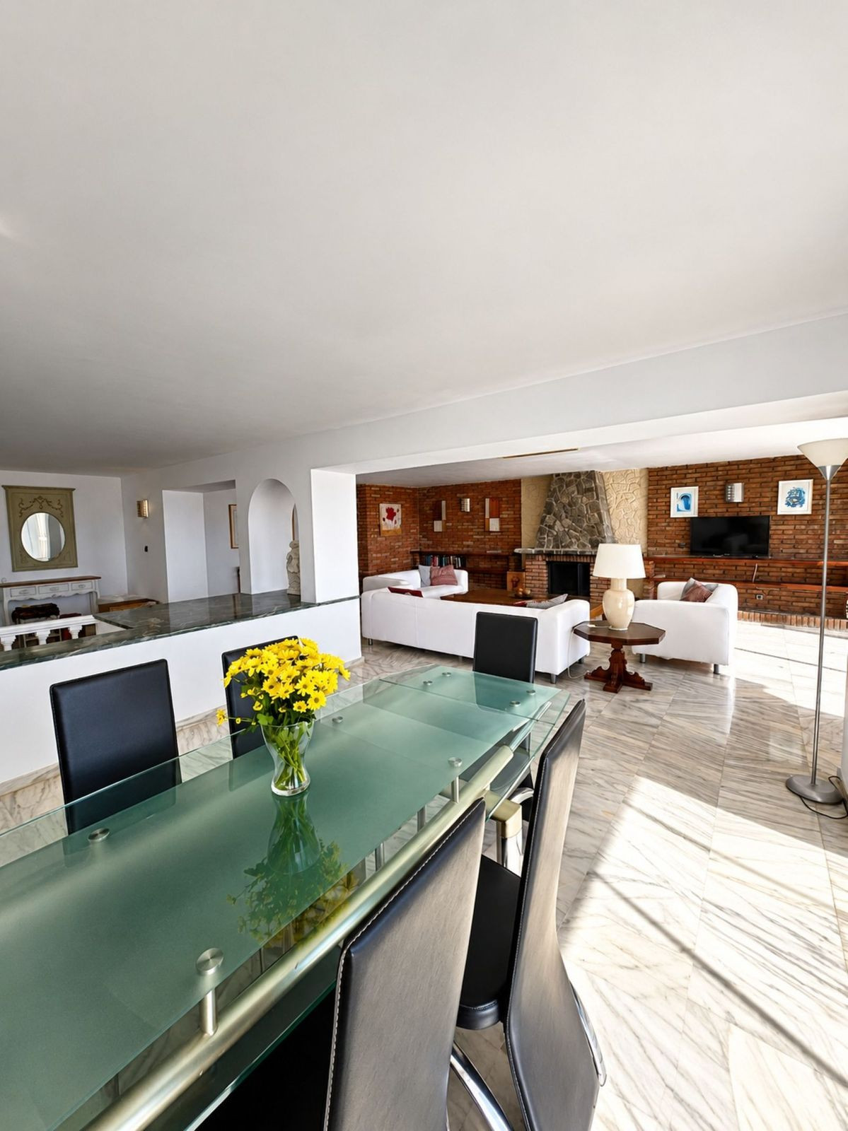 2 Bedroom Apartment in Torremolinos - Photo 8