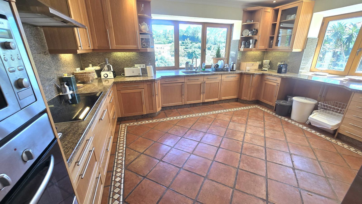 7 Bedroom Villa in Marbella - Photo 38