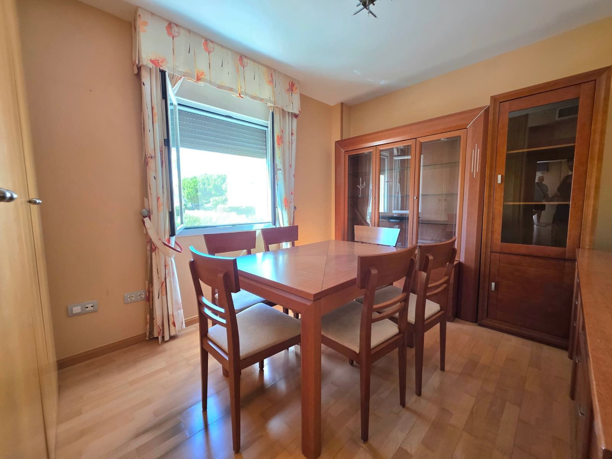 3 Bedroom Apartment in Estepona - Photo 17