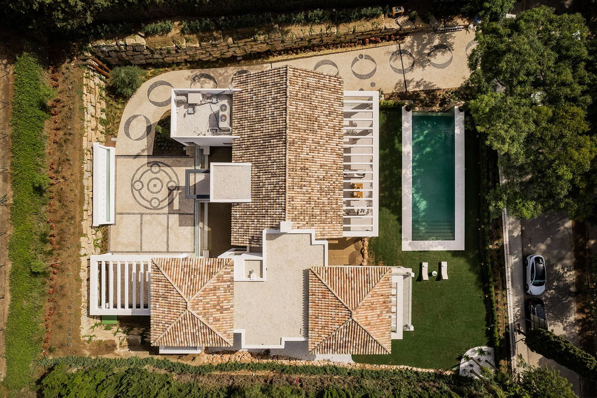 5 Bedroom Villa in Estepona - Photo 31