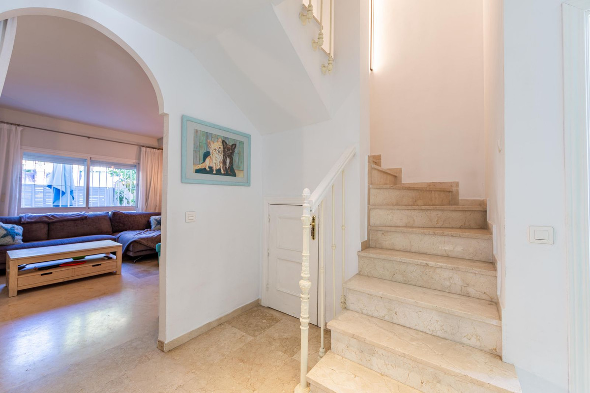 5 Bedroom Townhouse in San Pedro de Alcántara - Photo 12