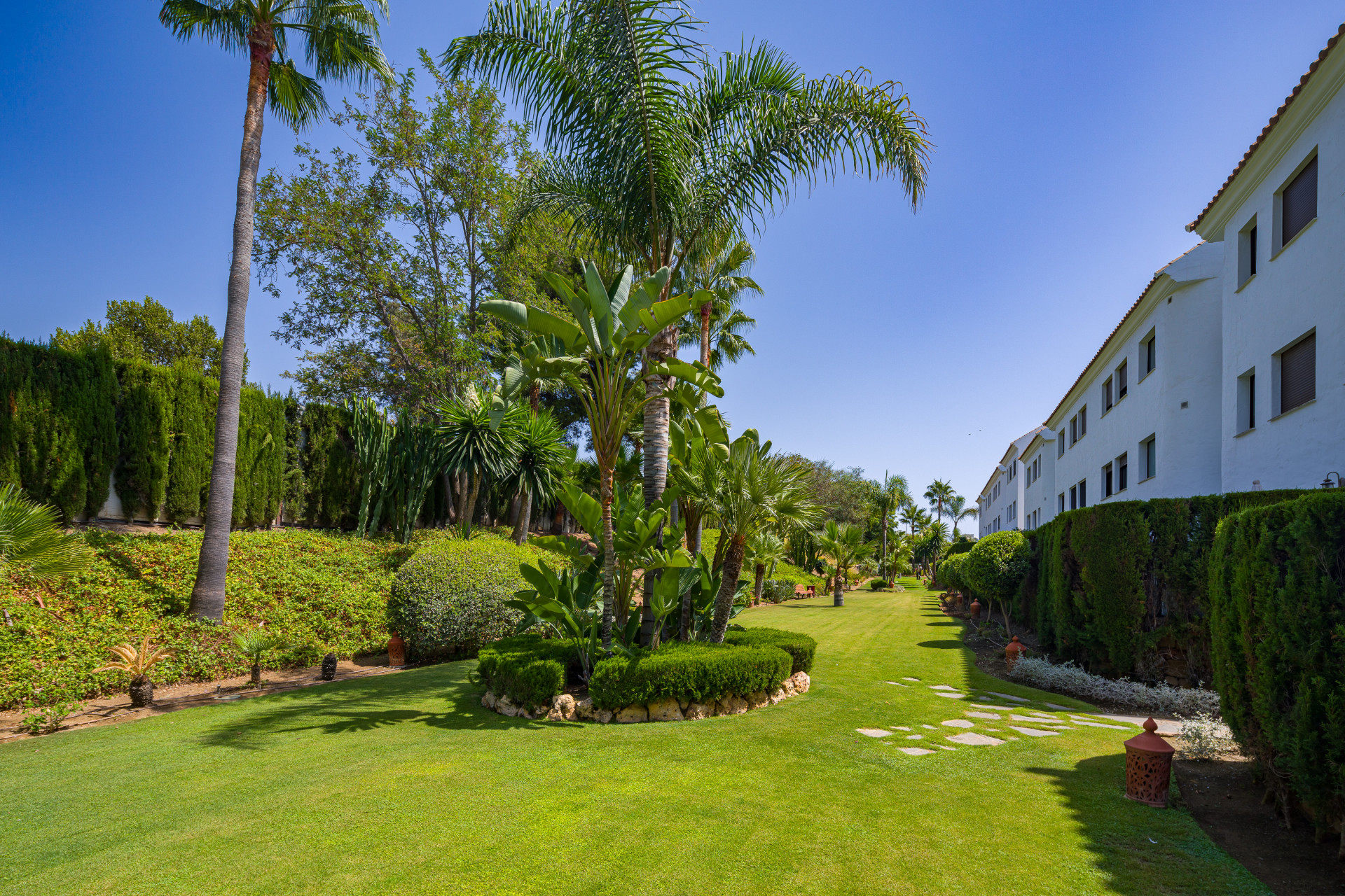 3 Bedroom Apartment in Estepona - Foto 27
