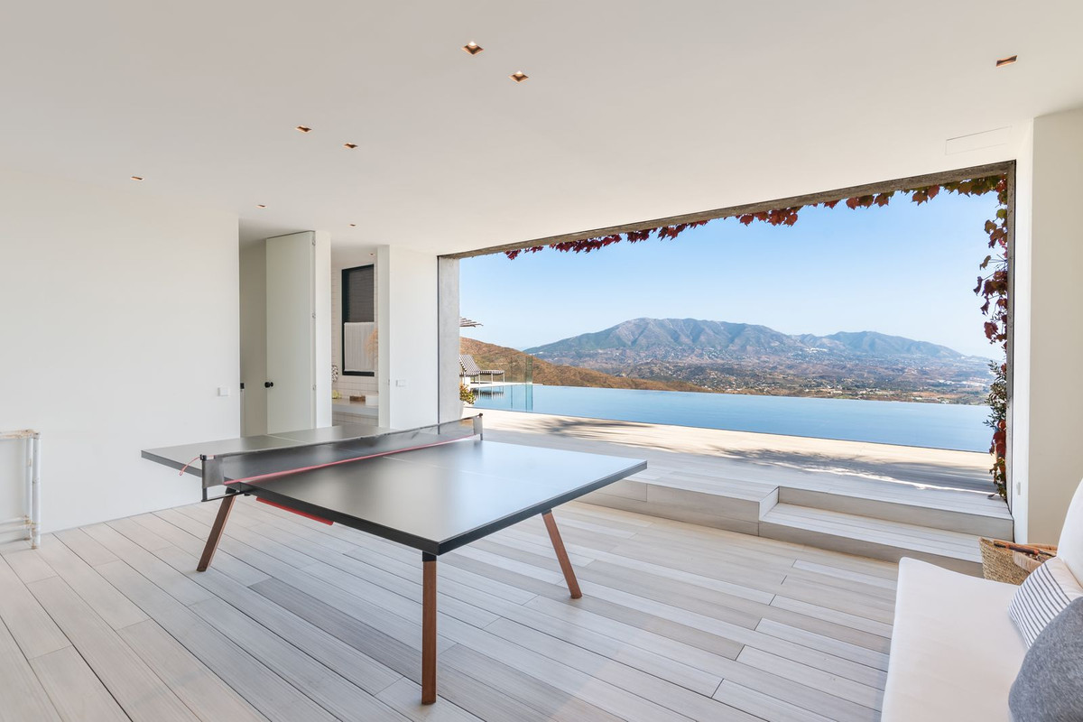 6 Bedroom Villa in Marbella - Photo 22