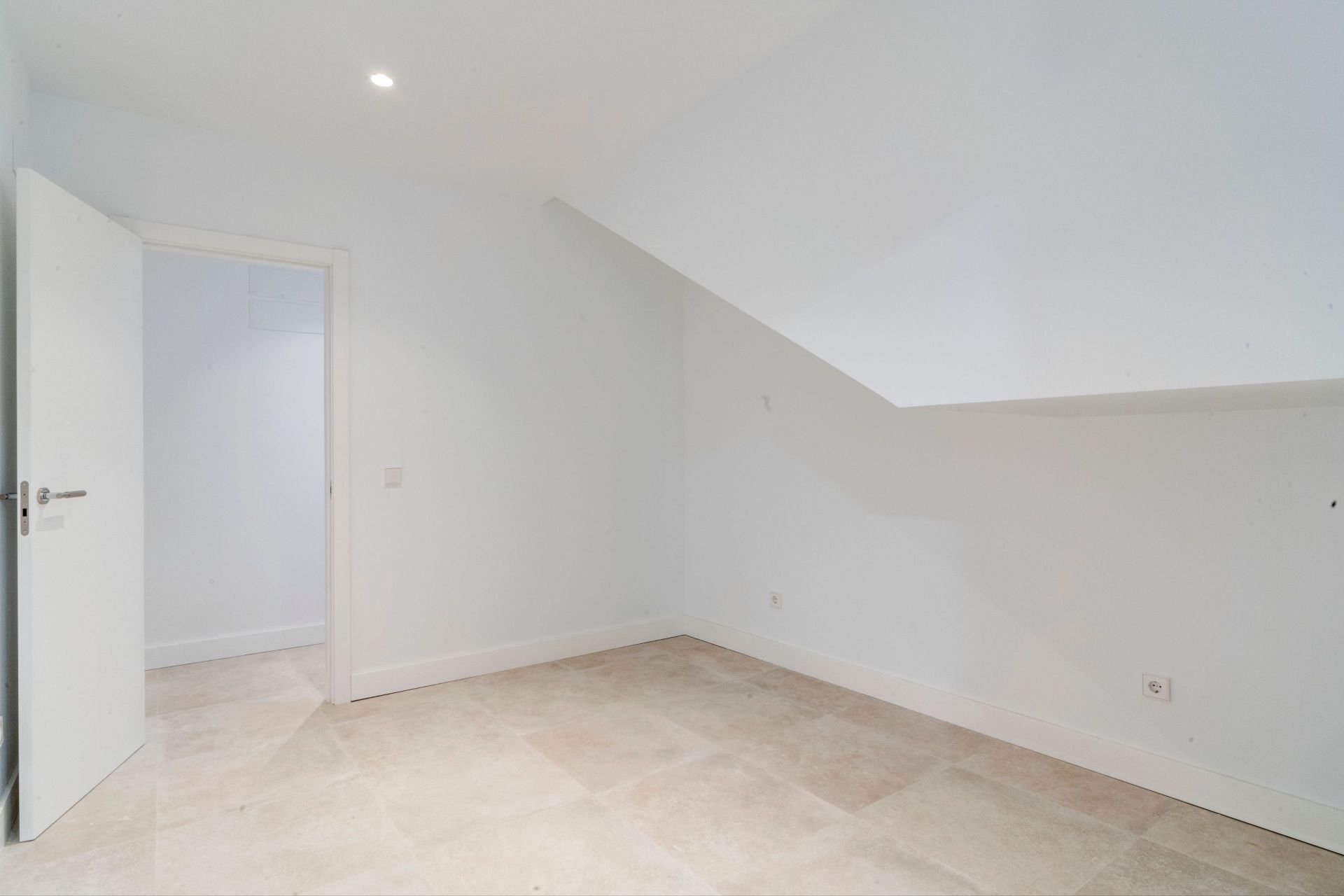 5 Bedroom Villa in Estepona - Photo 17