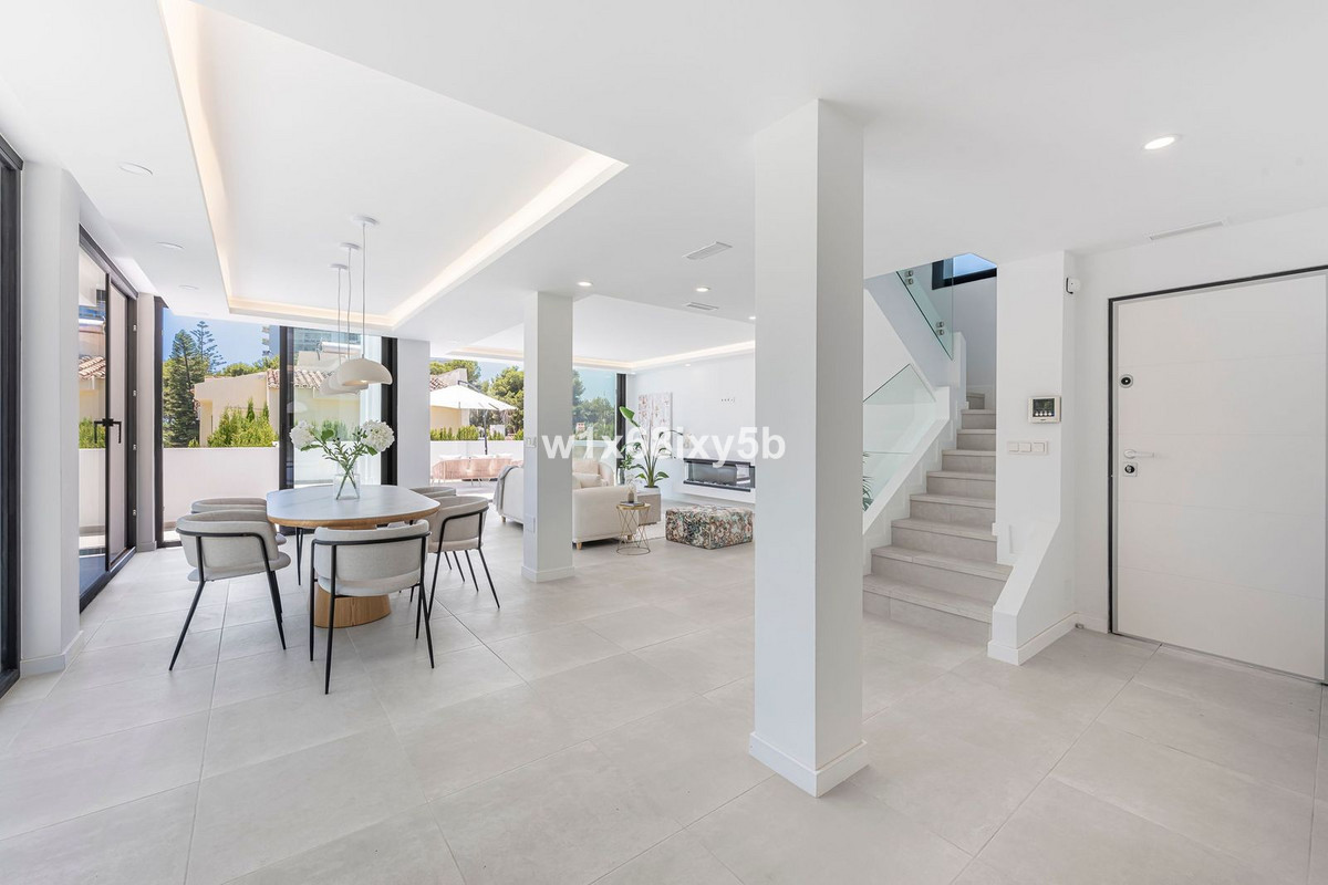 3 Bedroom Villa in Marbella - Photo 8