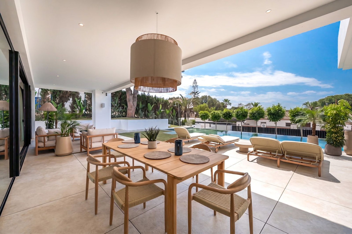 6 Bedroom Villa in Marbella - Photo 25