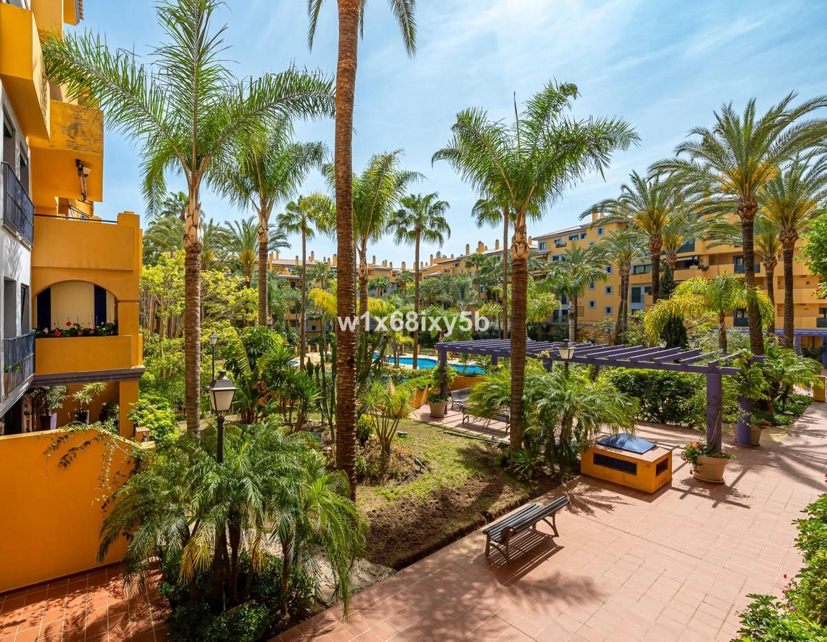 2 Bedroom Apartment in San Pedro de Alcántara - Photo 23