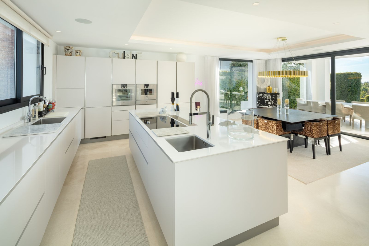 7 Bedroom Villa in Marbella - Photo 9