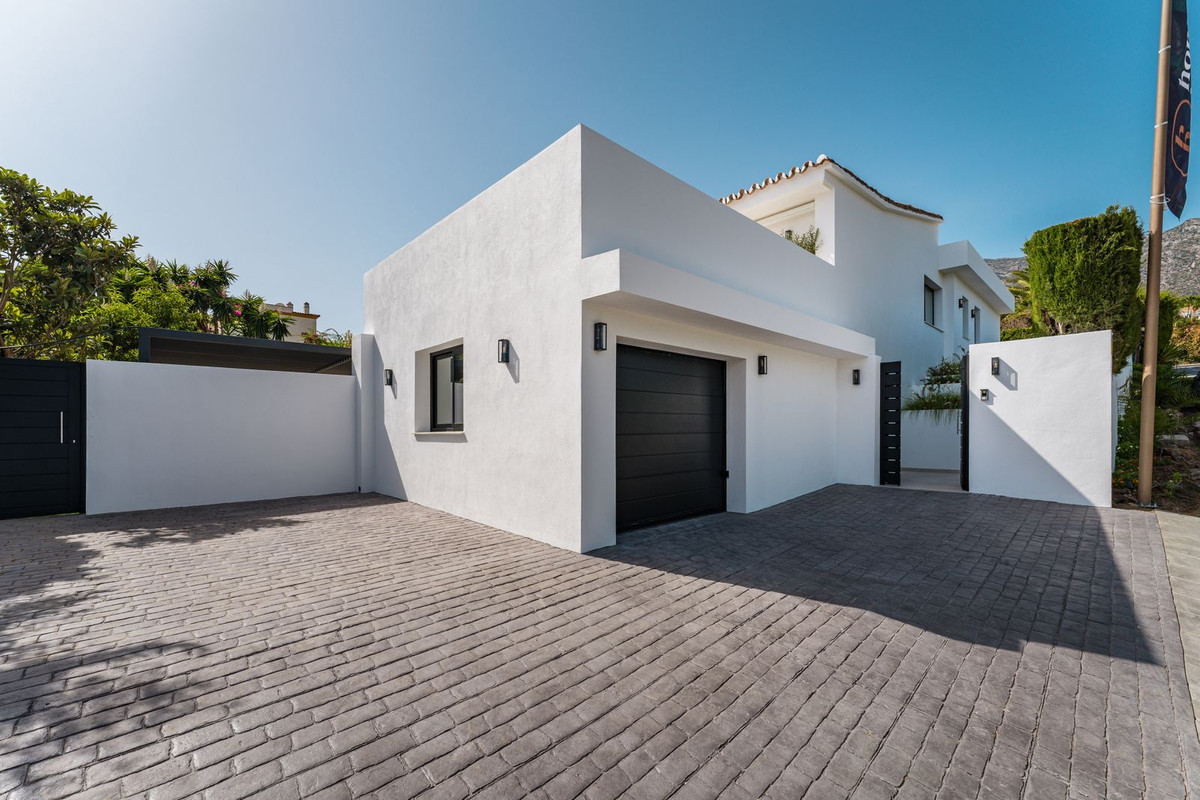 4 Bedroom Villa in Marbella - Photo 39