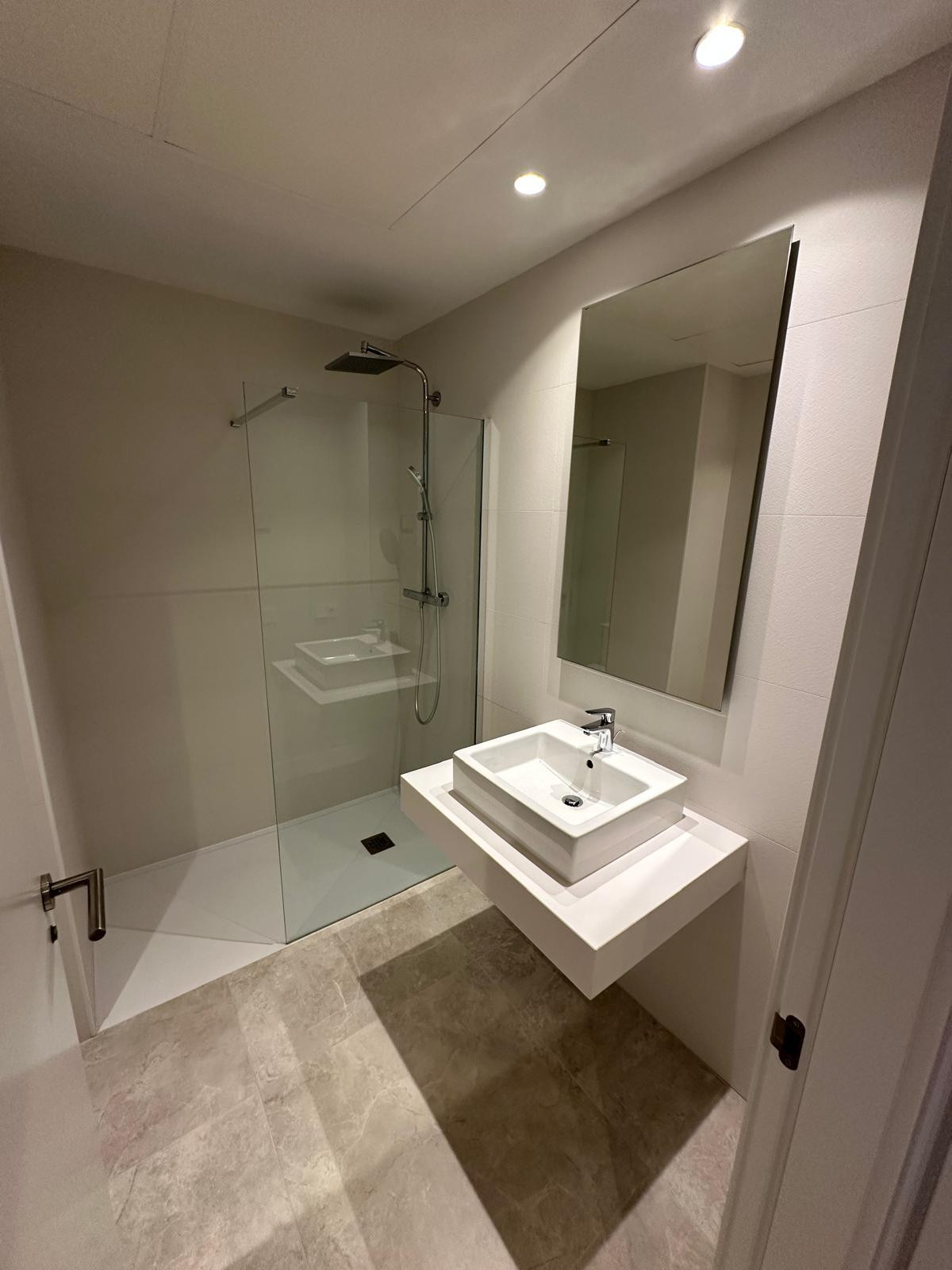 4 Bedroom Apartment in Marbella - Photo 17