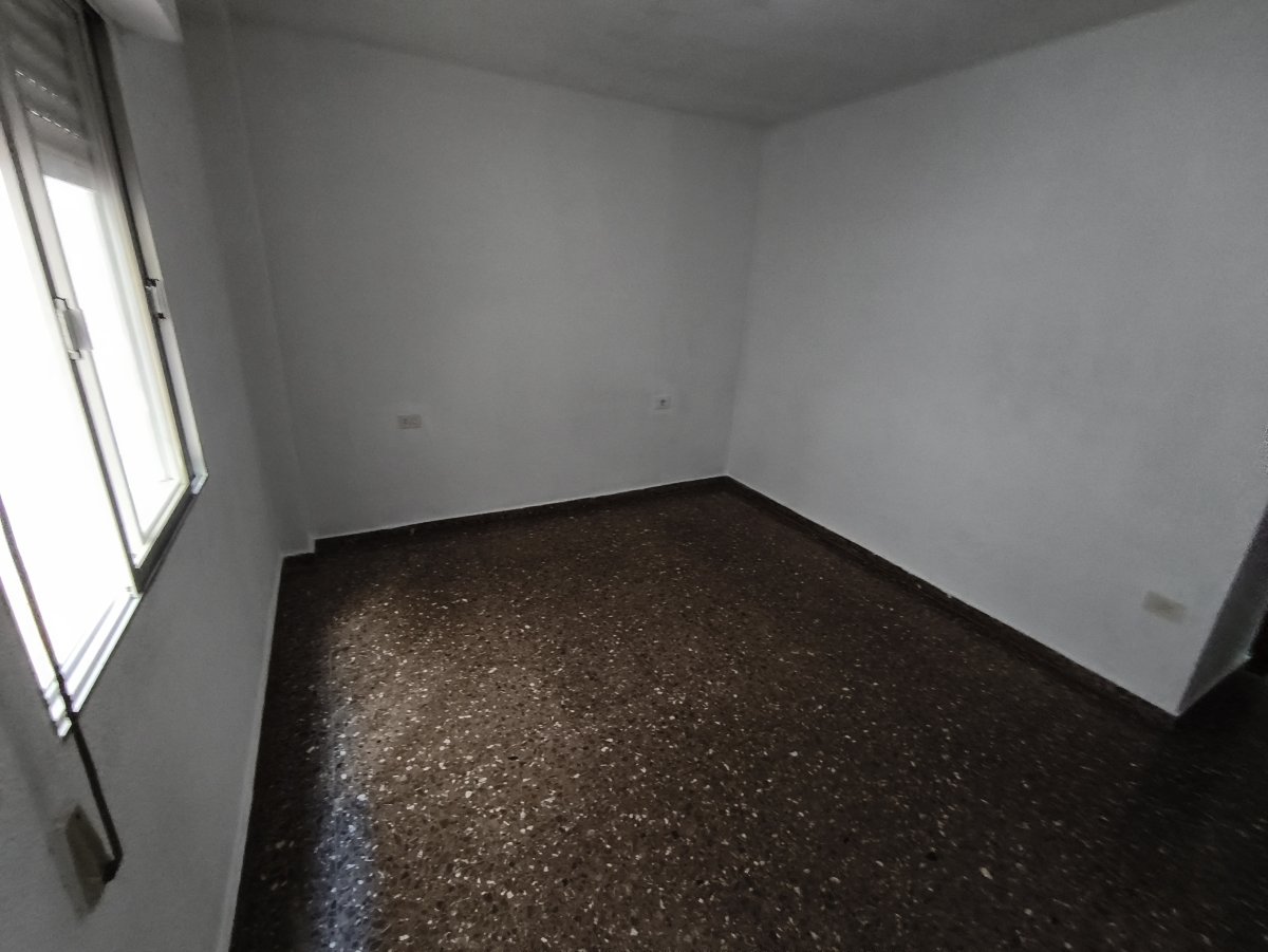 Piso de 4 dormitorios en Valencia – Foto 7