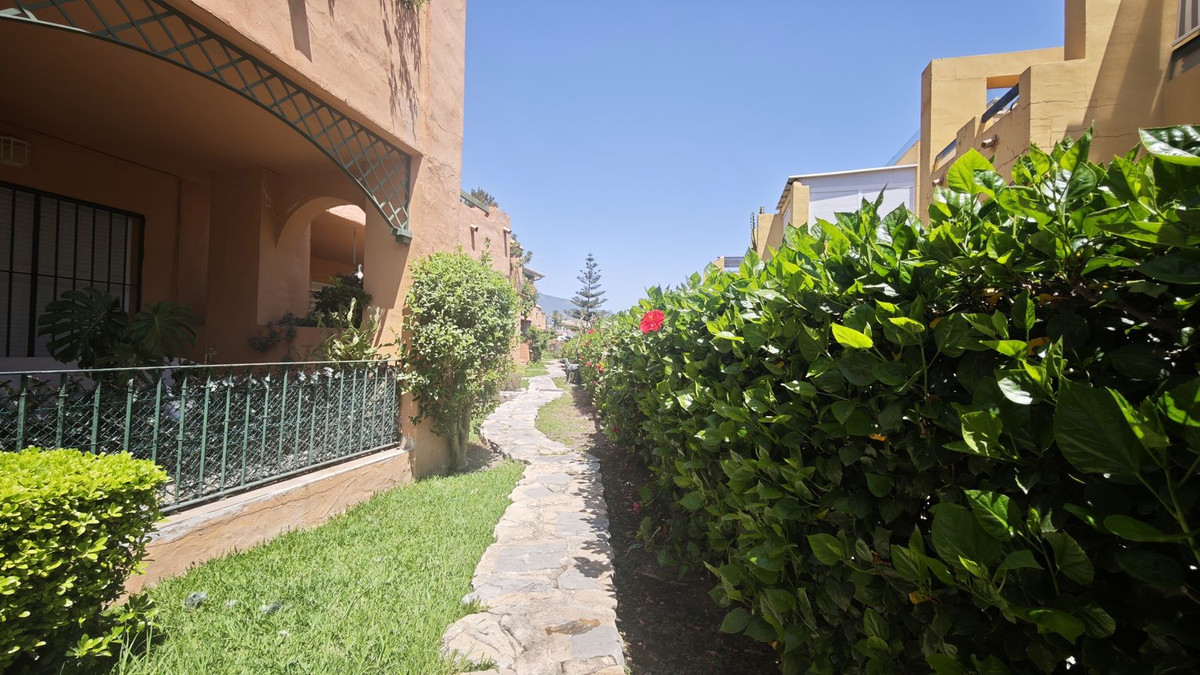 2 Bedroom Apartment in San Pedro de Alcántara - Photo 2