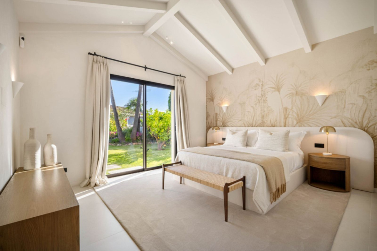 4 Bedroom Villa in Marbella - Photo 11