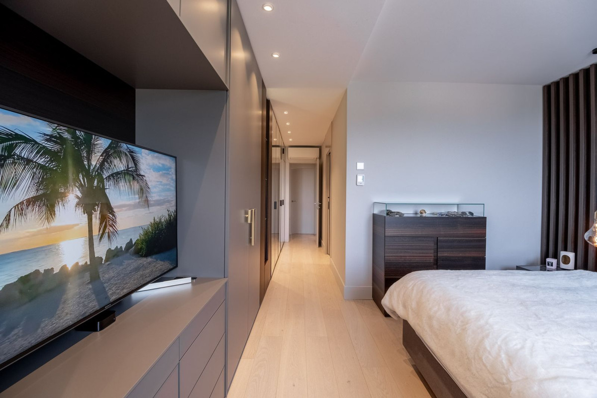 2 Bedroom Apartment in Marbella - Photo 21