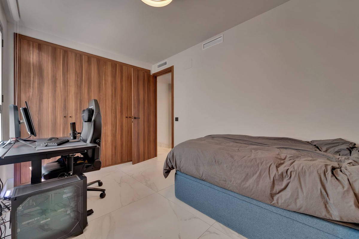 3 Bedroom Apartment in San Pedro de Alcántara - Photo 16