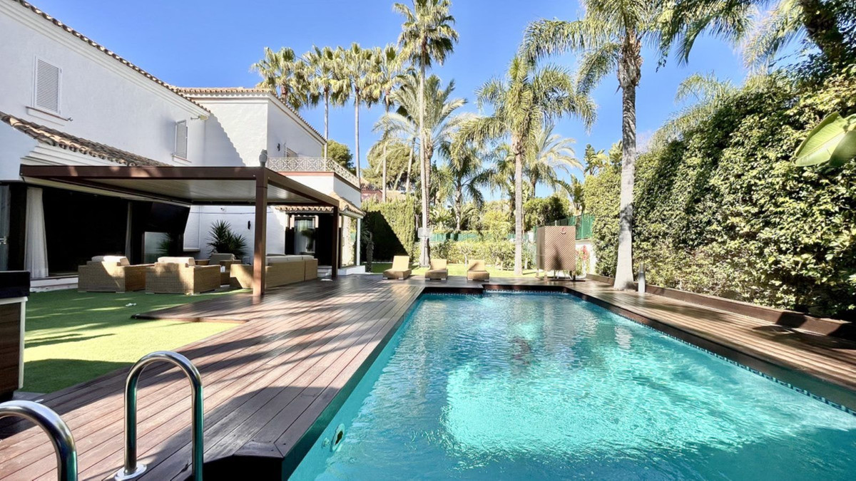 4 Bedroom Villa in Marbella - Photo 3