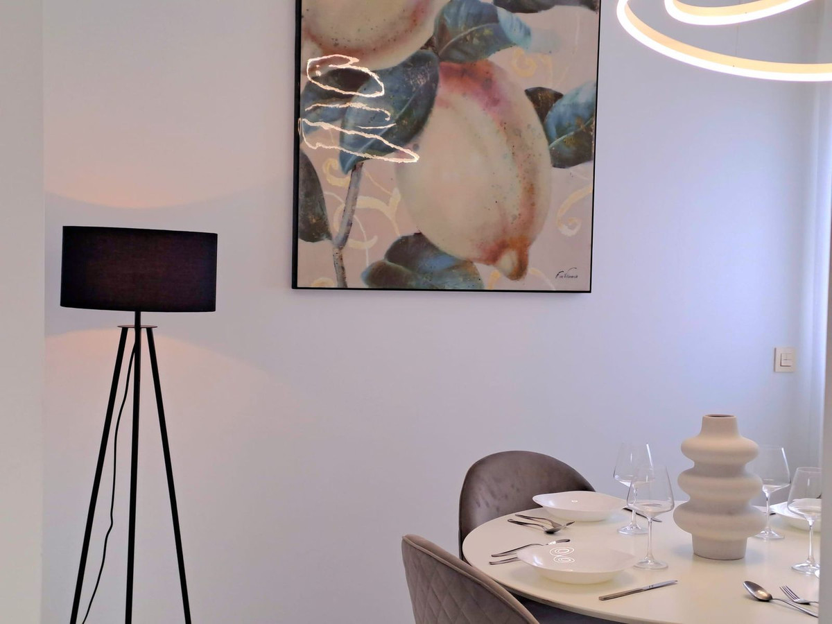2 Bedroom Apartment in Estepona - Photo 11