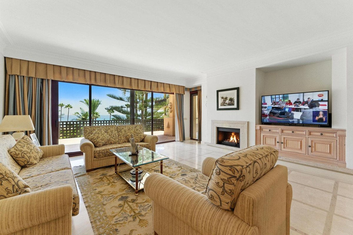 2 Bedroom Apartment in Estepona - Photo 21