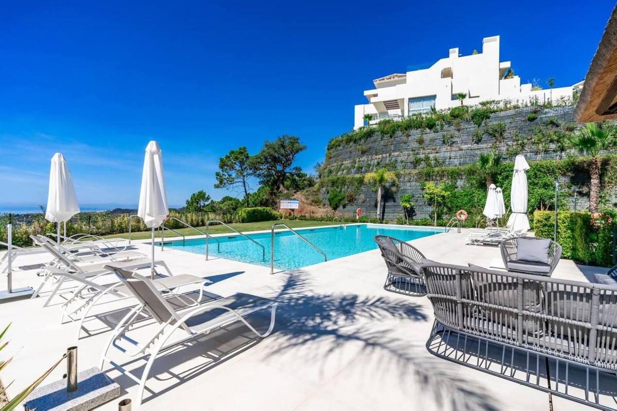 4 Bedroom Penthouse in Benahavís - Photo 23