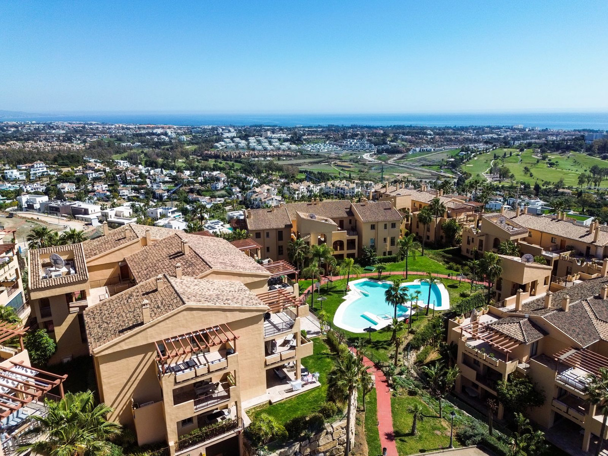 2 Bedroom Apartment in Estepona - Photo 33