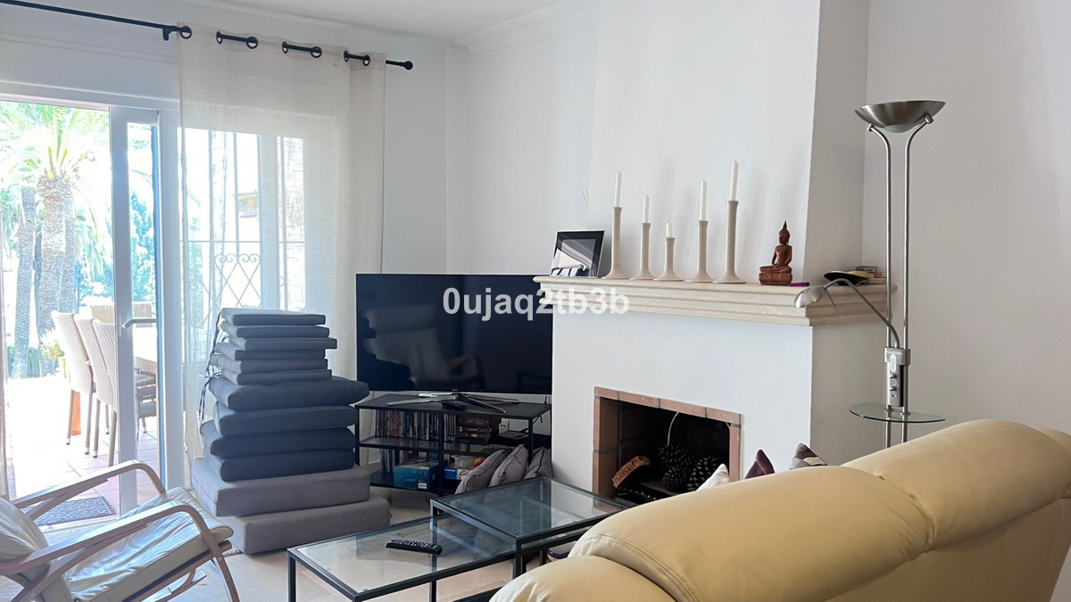 4 Bedroom Apartment in Marbella - Photo 3