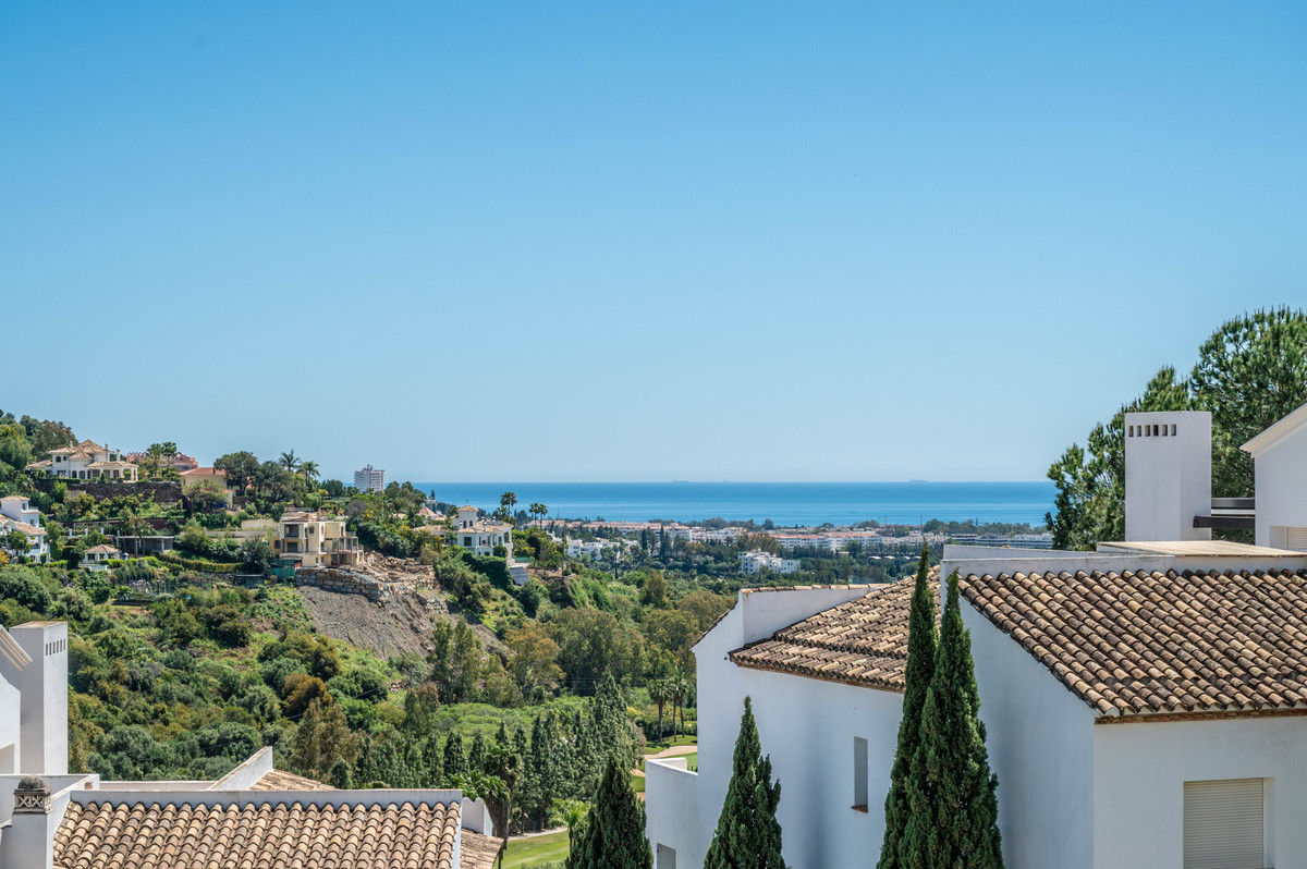 3 Bedroom Apartment in Benahavís - Photo 19