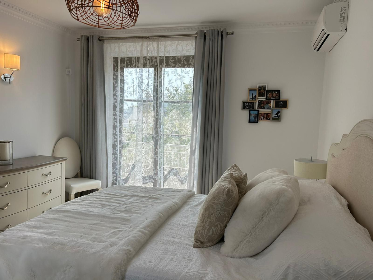 4 Bedroom Villa in Estepona - Photo 15