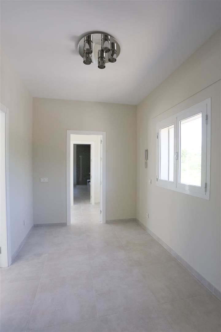 4 Bedroom Villa in Marbella - Photo 7