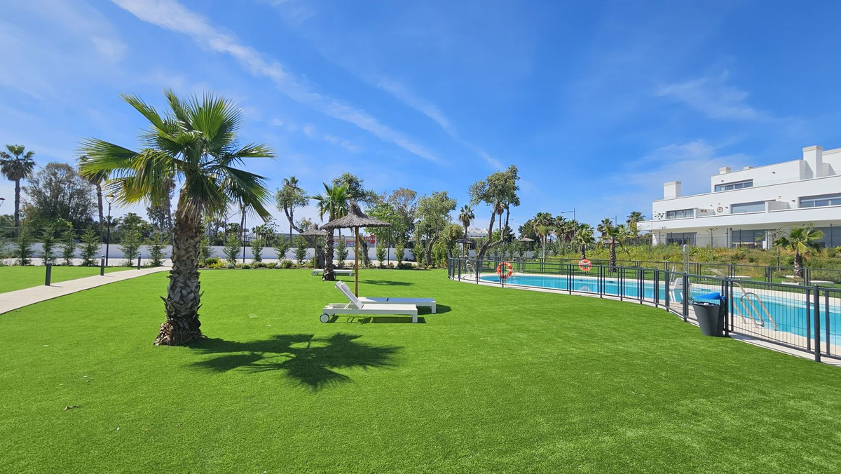 2 Bedroom Apartment in Estepona - Photo 61