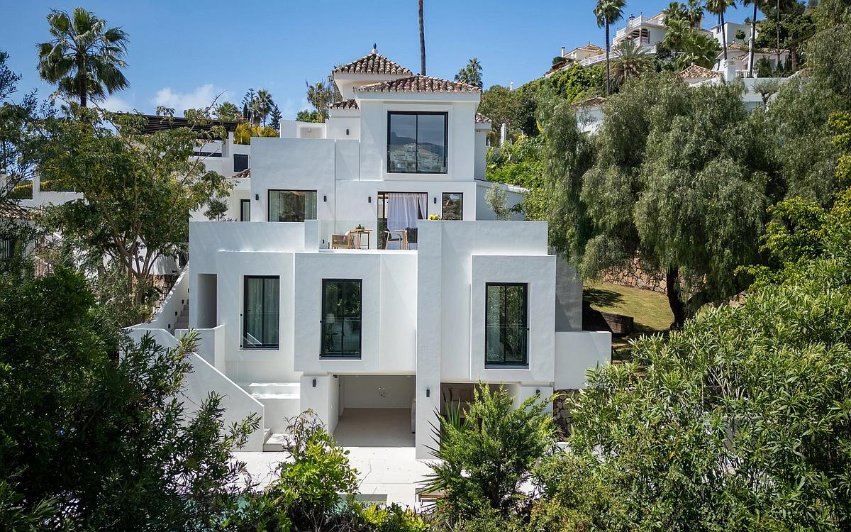 5 Bedroom Villa in Marbella - Photo 2