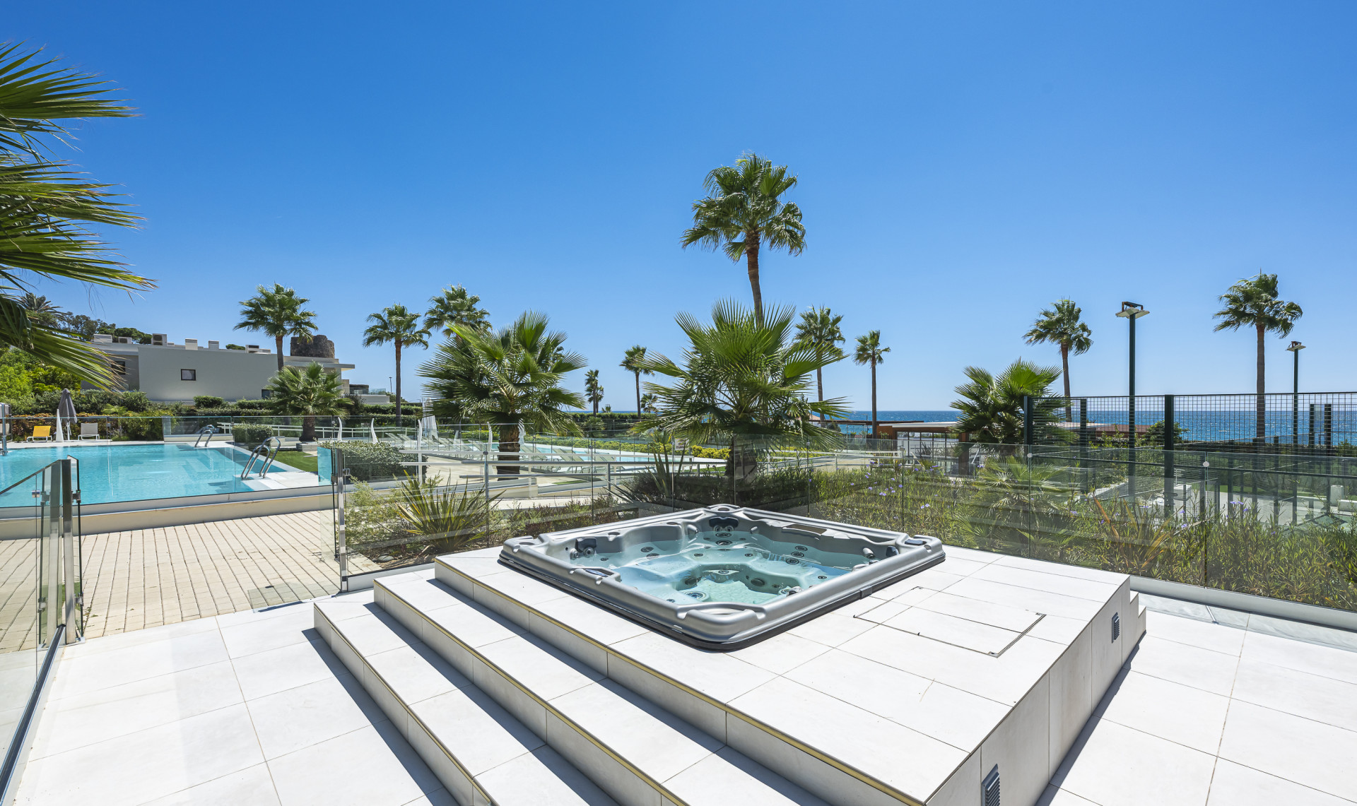 2 Bedroom Apartment in Estepona - Photo 25
