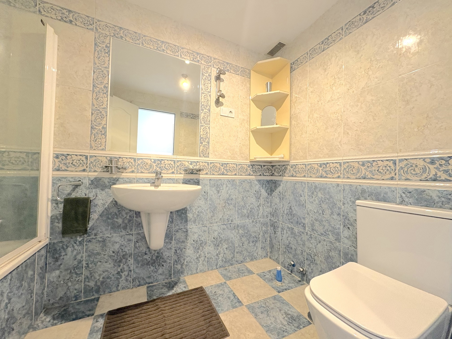 2 Bedroom Apartment in Benalmádena - Photo 21