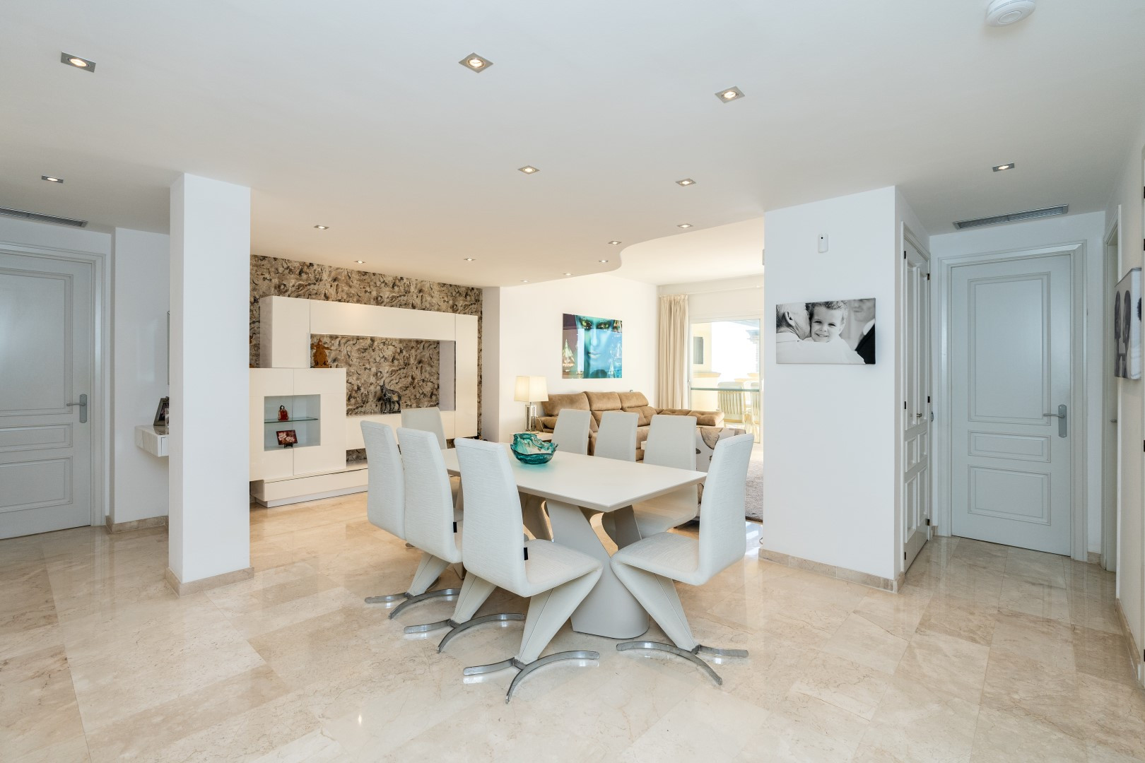 3 Bedroom Apartment in Marbella - Photo 9