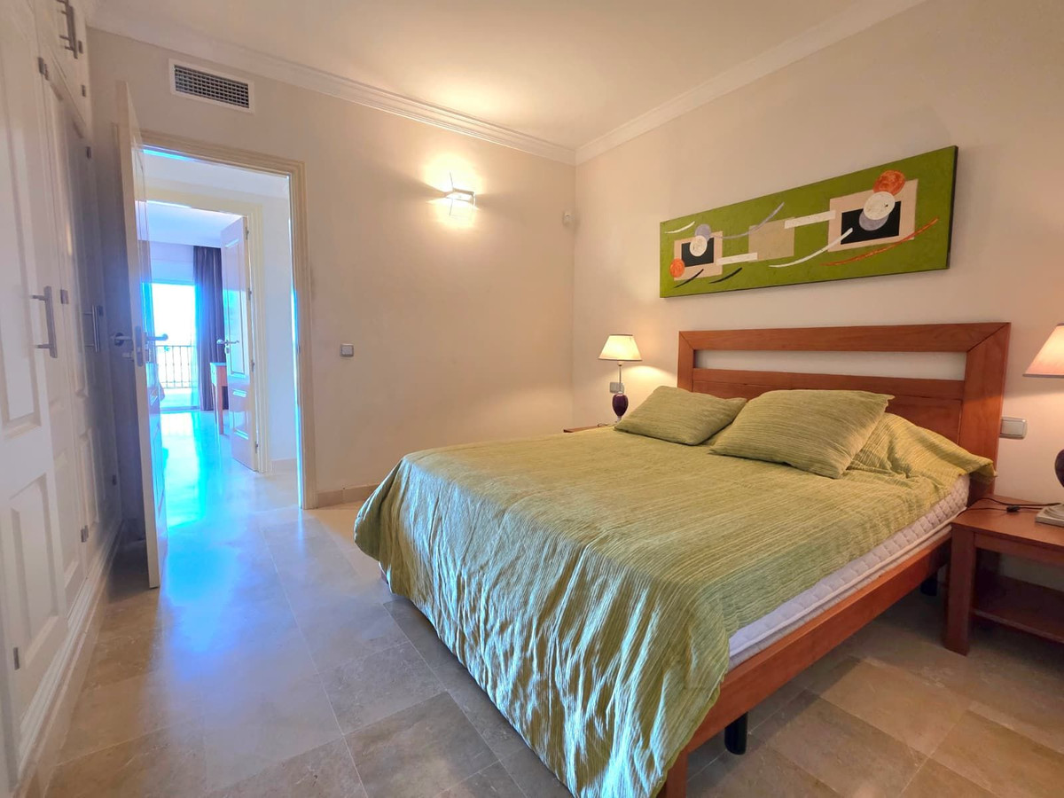 2 Bedroom Apartment in Estepona - Photo 18