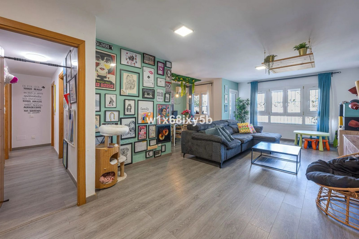 3 Bedroom Apartment in Marbella - Photo 4