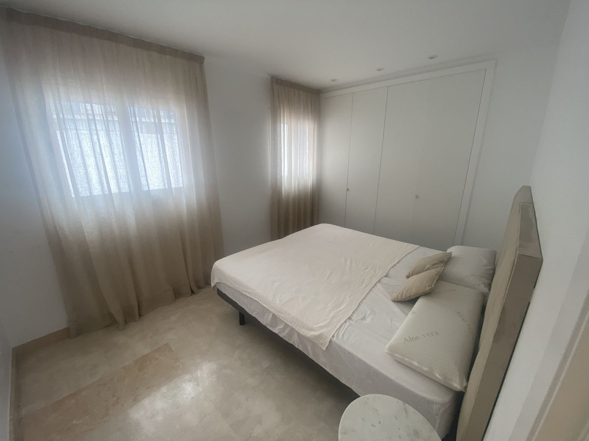 3 Bedroom Apartment in Estepona - Photo 7