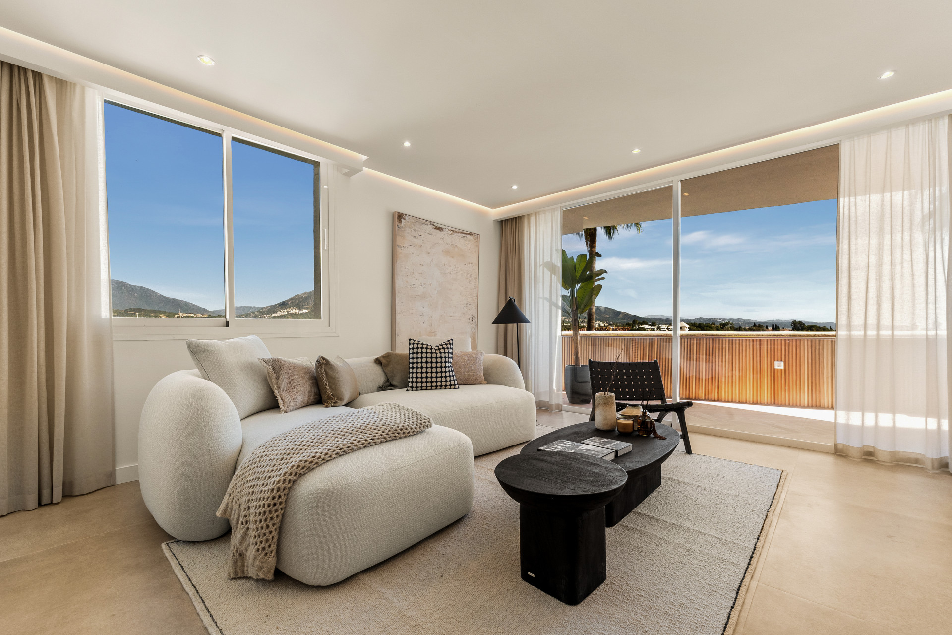 2 Bedroom Apartment in Marbella - Photo 3