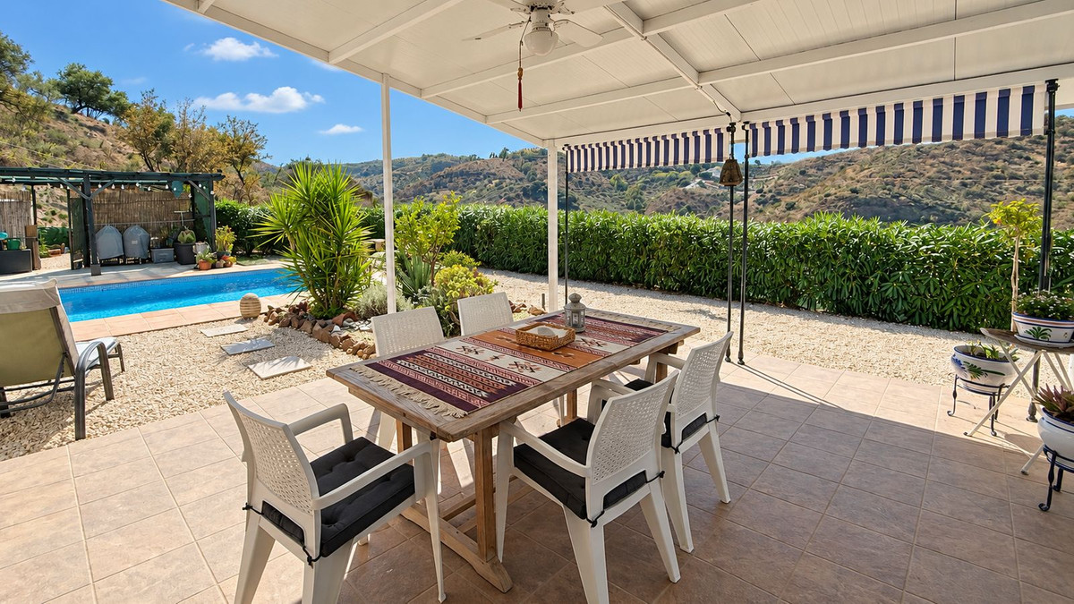 3 Bedroom Villa in Colmenar - Photo 8